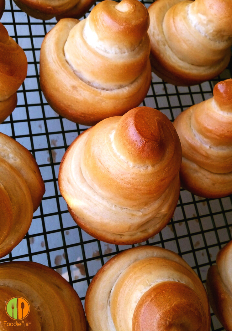 Delicious and fun swirly cone dinner rolls... sure to be a hit at your next gathering